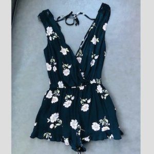 Forever 21 Black Daisy Romper X-Small